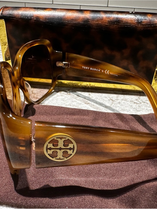 Tory Burch Brown Tortoiseshell Oversized Sunglasses with Matching Case